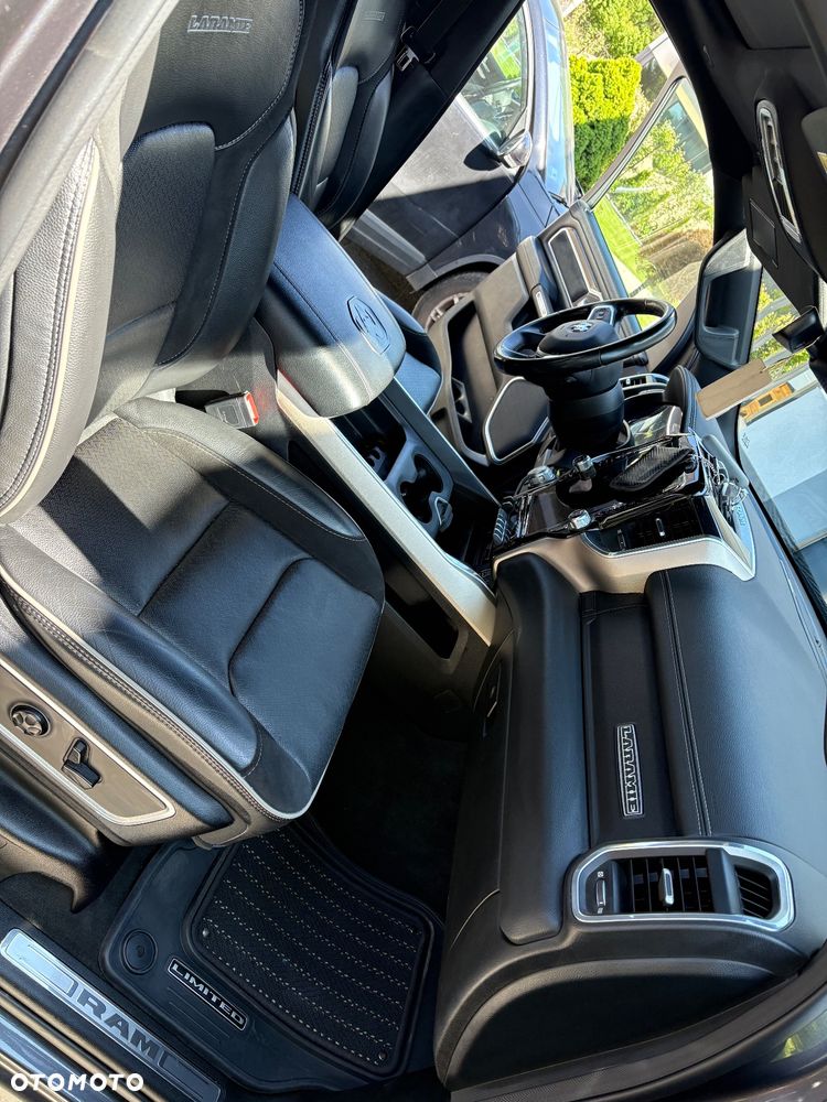 RAM 1500 Crew Cab Shortbed Laramie - 4