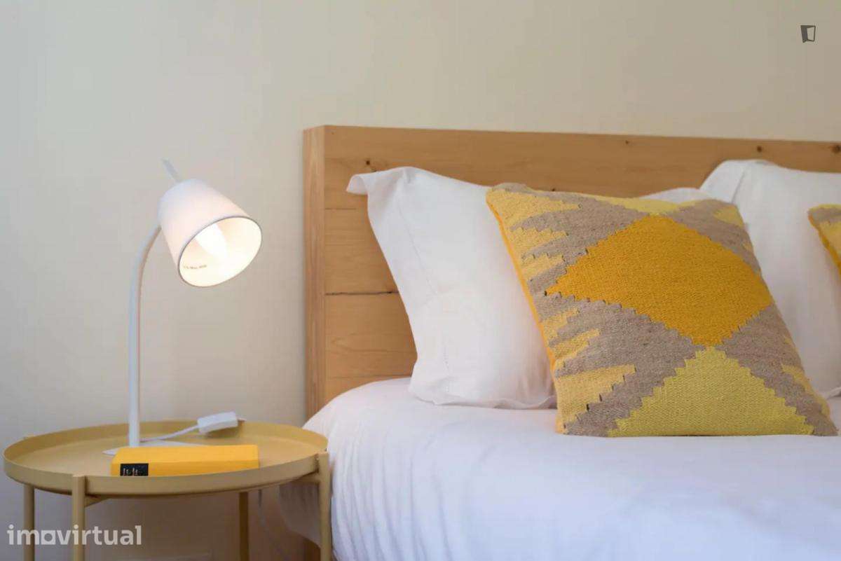 Quarto - localizado em Santo Ildefonso Porto - Grande imagem: 3/13