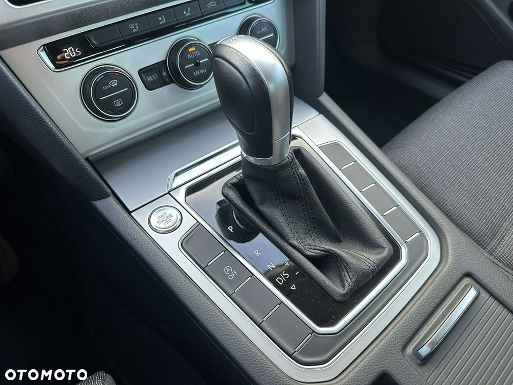 Volkswagen Passat - 30