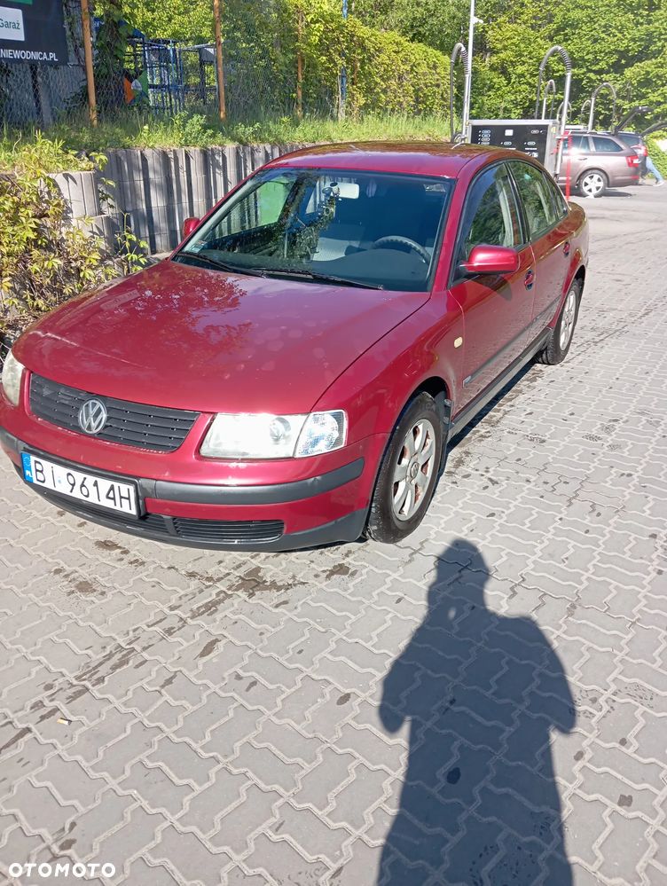 Volkswagen Passat 1.9 TDI Highline - 2