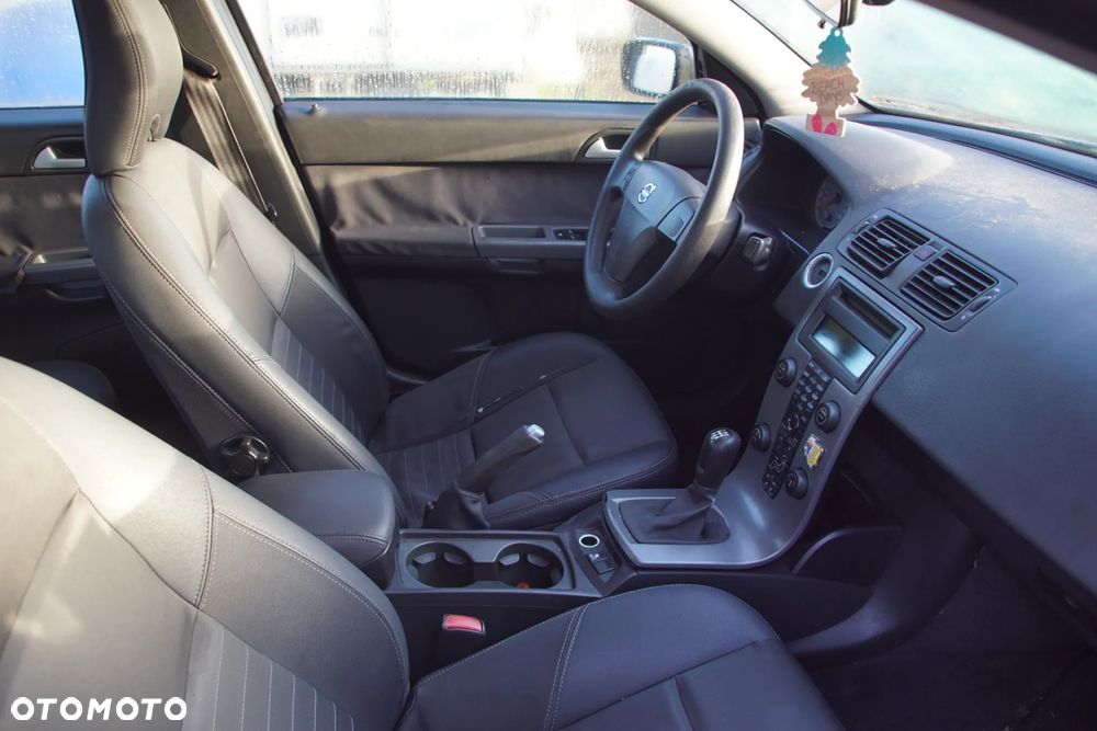 Auto na części - Volvo S40 II 1.6 D 109 KM D4164T MTX75 455 2006R Silnik Skrzynia Drzwi Błotnik Klapa Zderzak Lusterko Szyba Klamka Deska Kokpit Sterownik Moduł Czujnik Licznik Kierownica Wyświetlacz Panel - 15
