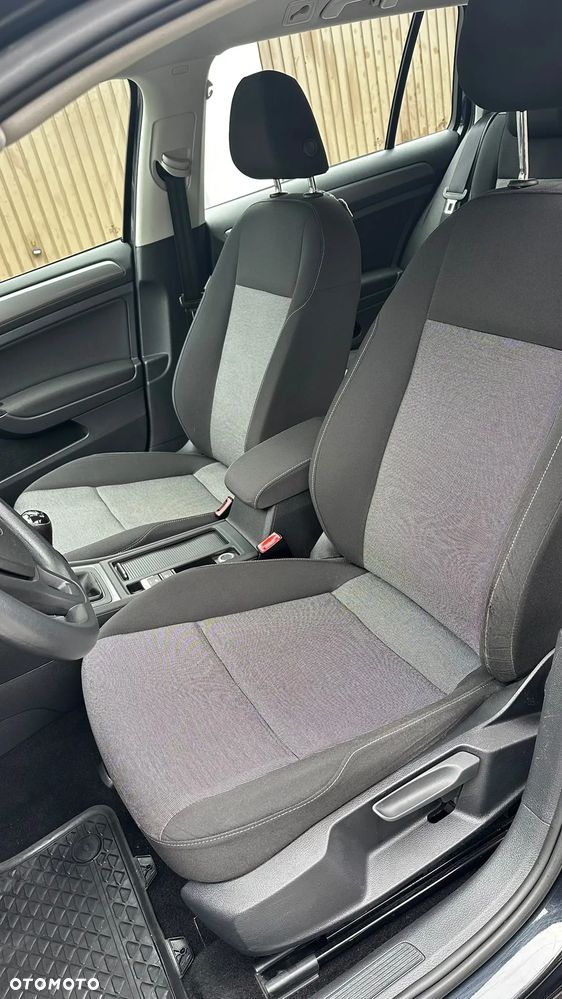 Volkswagen Golf - 22
