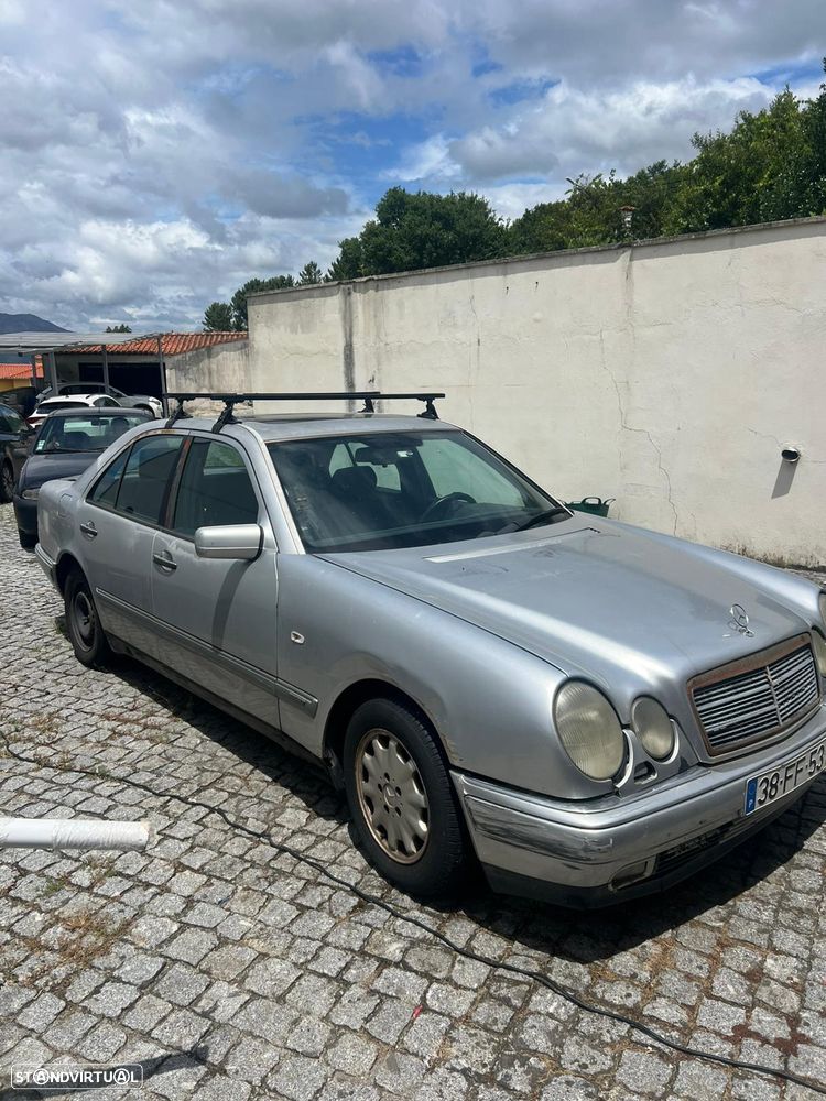 Mercedes-Benz E 200 D Classic - 2