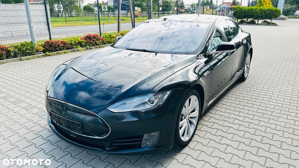 Tesla Model S - 11
