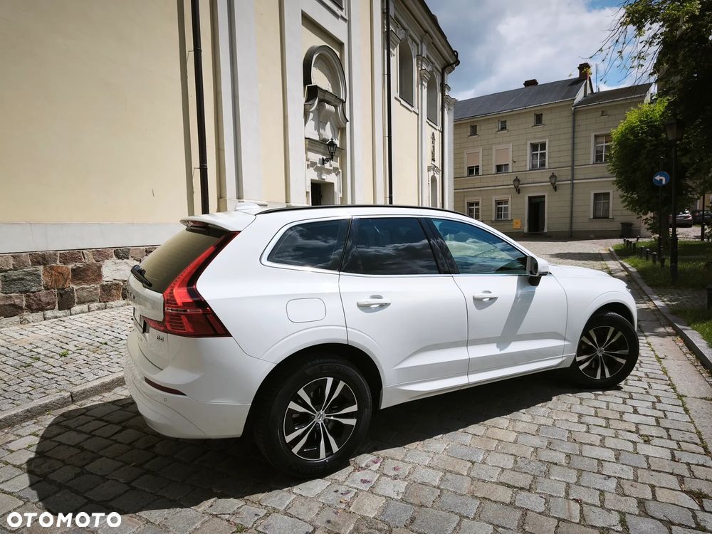 Volvo XC 60 B4 B Momentum Pro - 32