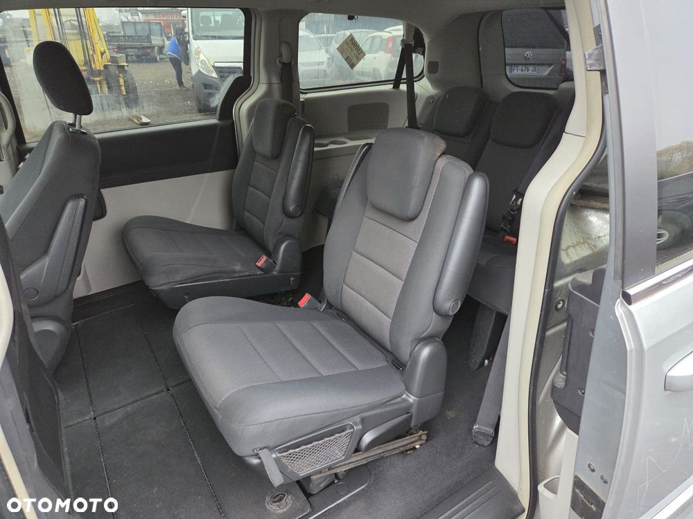 Chrysler Grand Voyager - 28
