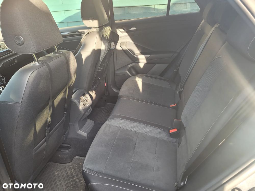 Volkswagen T-Roc - 11