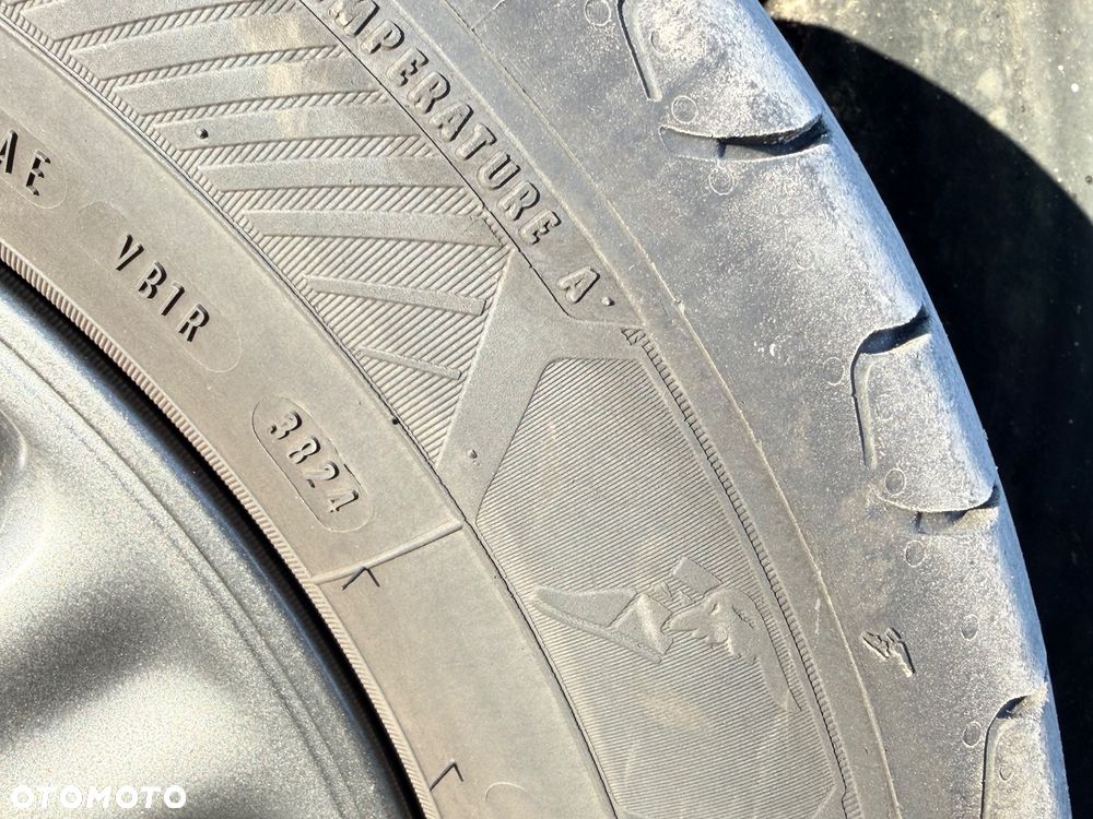 Toyota Prius 1.8 HSD Active - 26