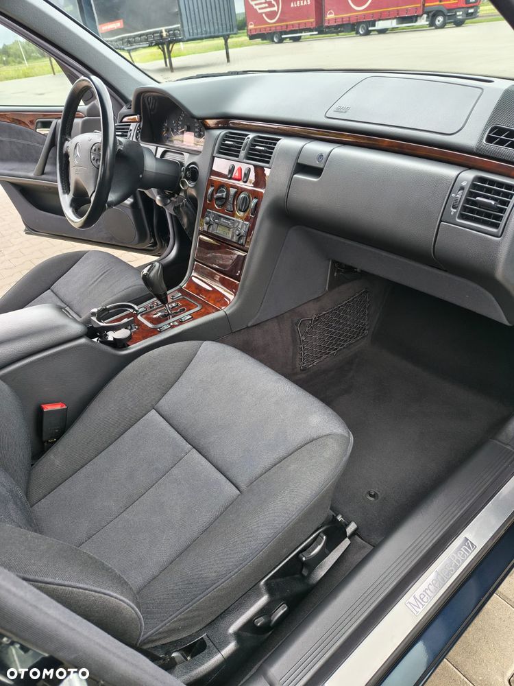 Mercedes-Benz Klasa E - 11