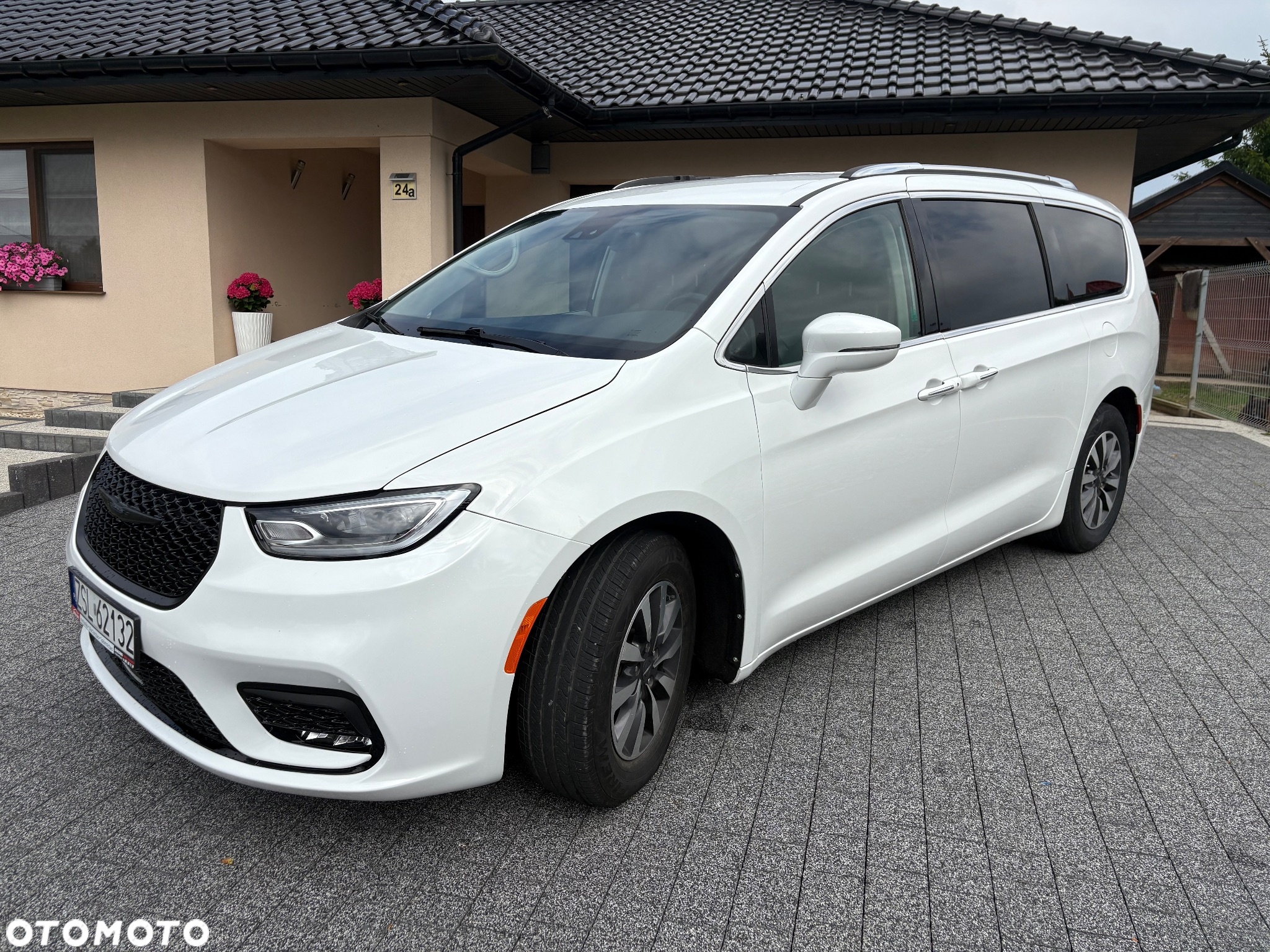 Chrysler Pacifica - 2