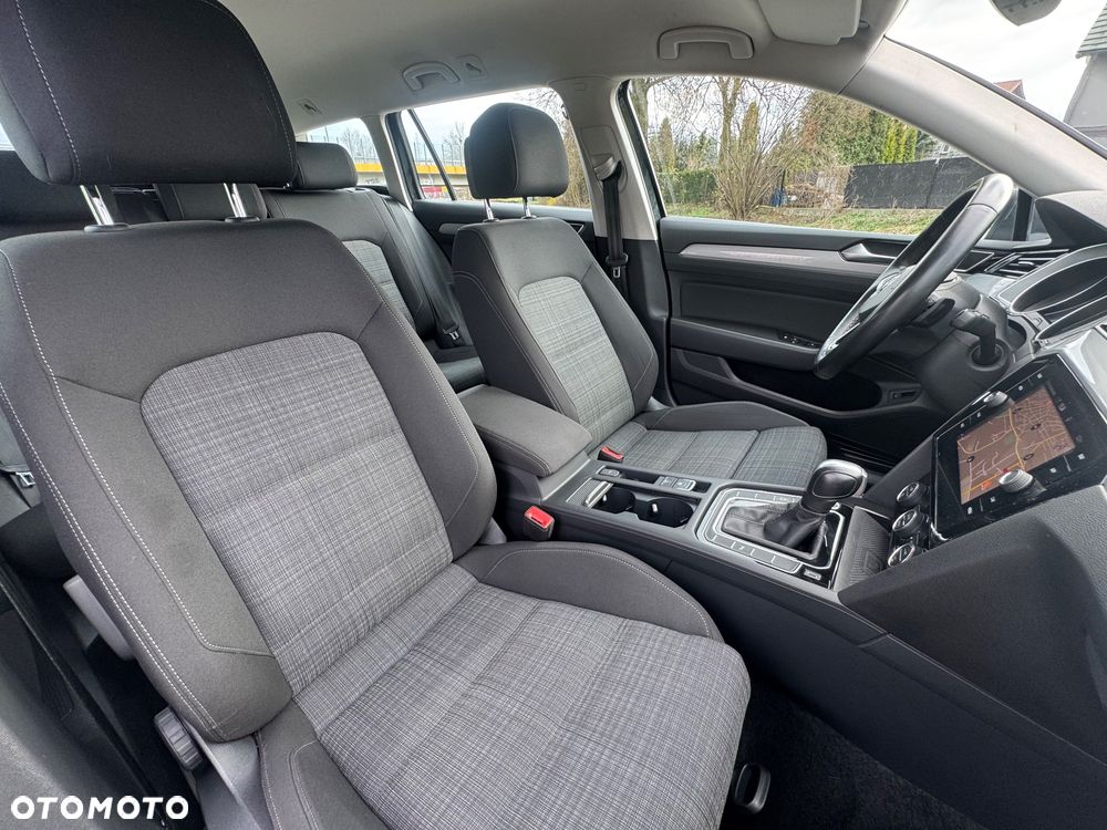 Volkswagen Passat - 13