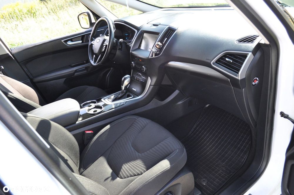 Ford S-Max - 11