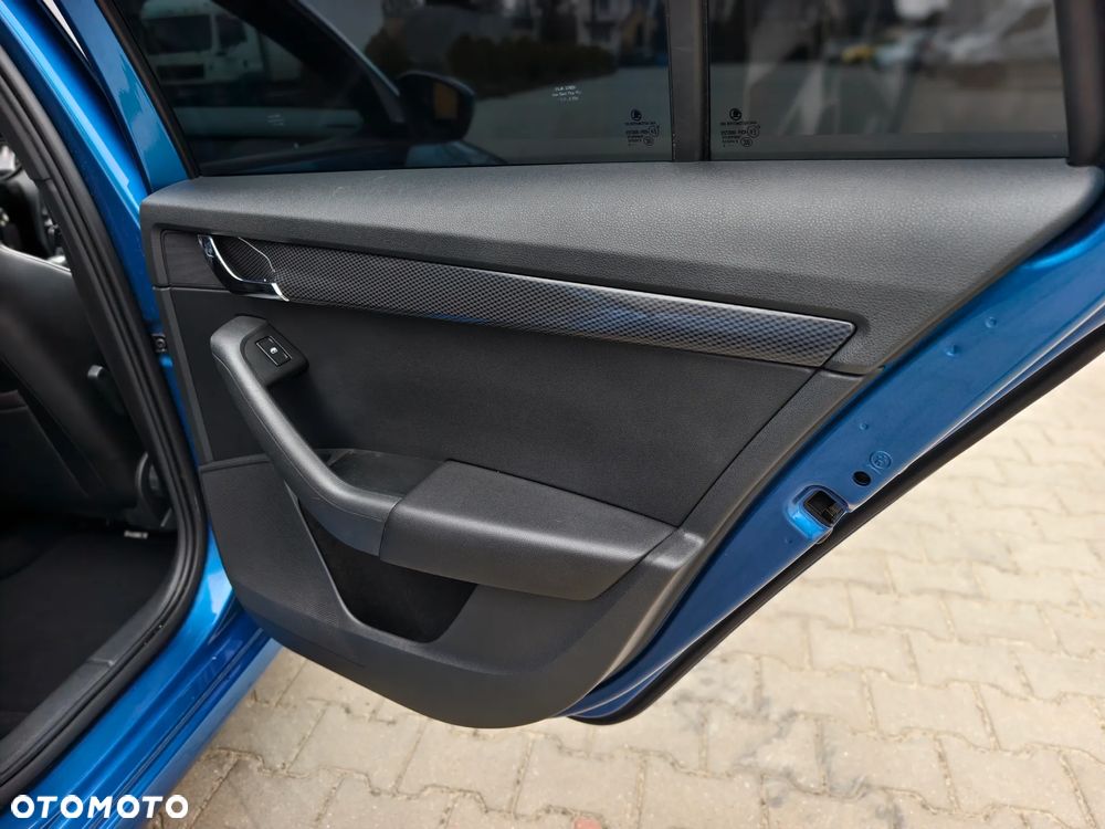 Skoda Octavia 2.0 TDI DSG RS - 23