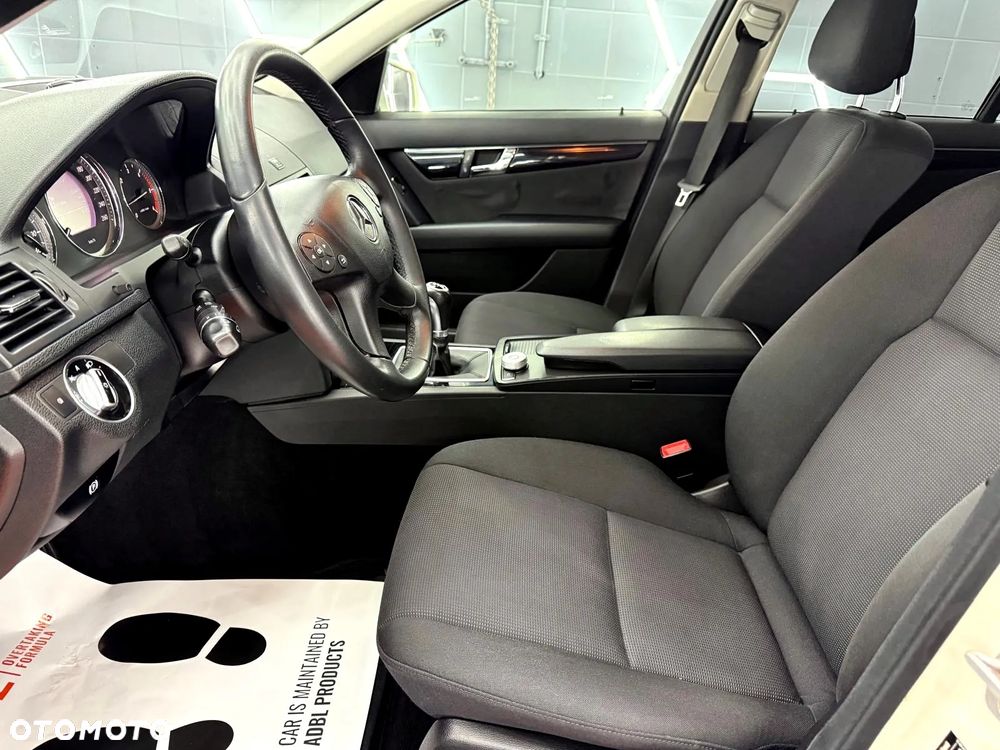 Mercedes-Benz Klasa C 220 CDI DPF (BlueEFFICIENCY) Elegance - 23