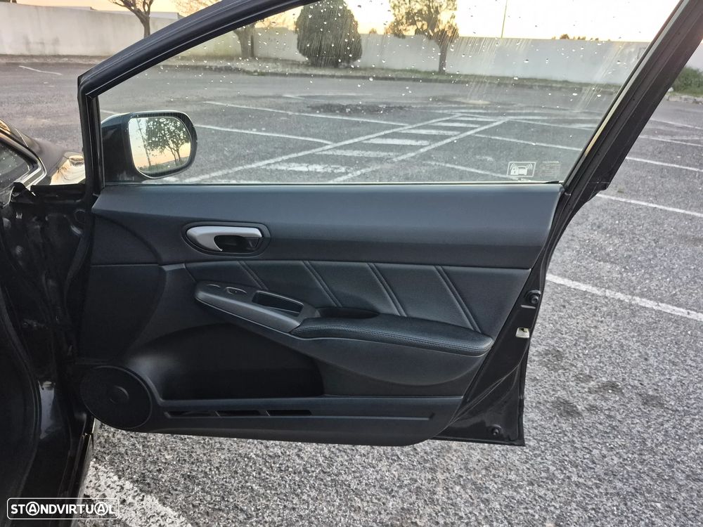 Honda Civic 1.8 ES - 14