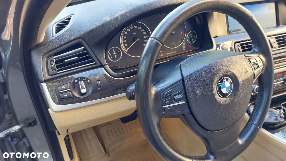 BMW Seria 5 525d - 13