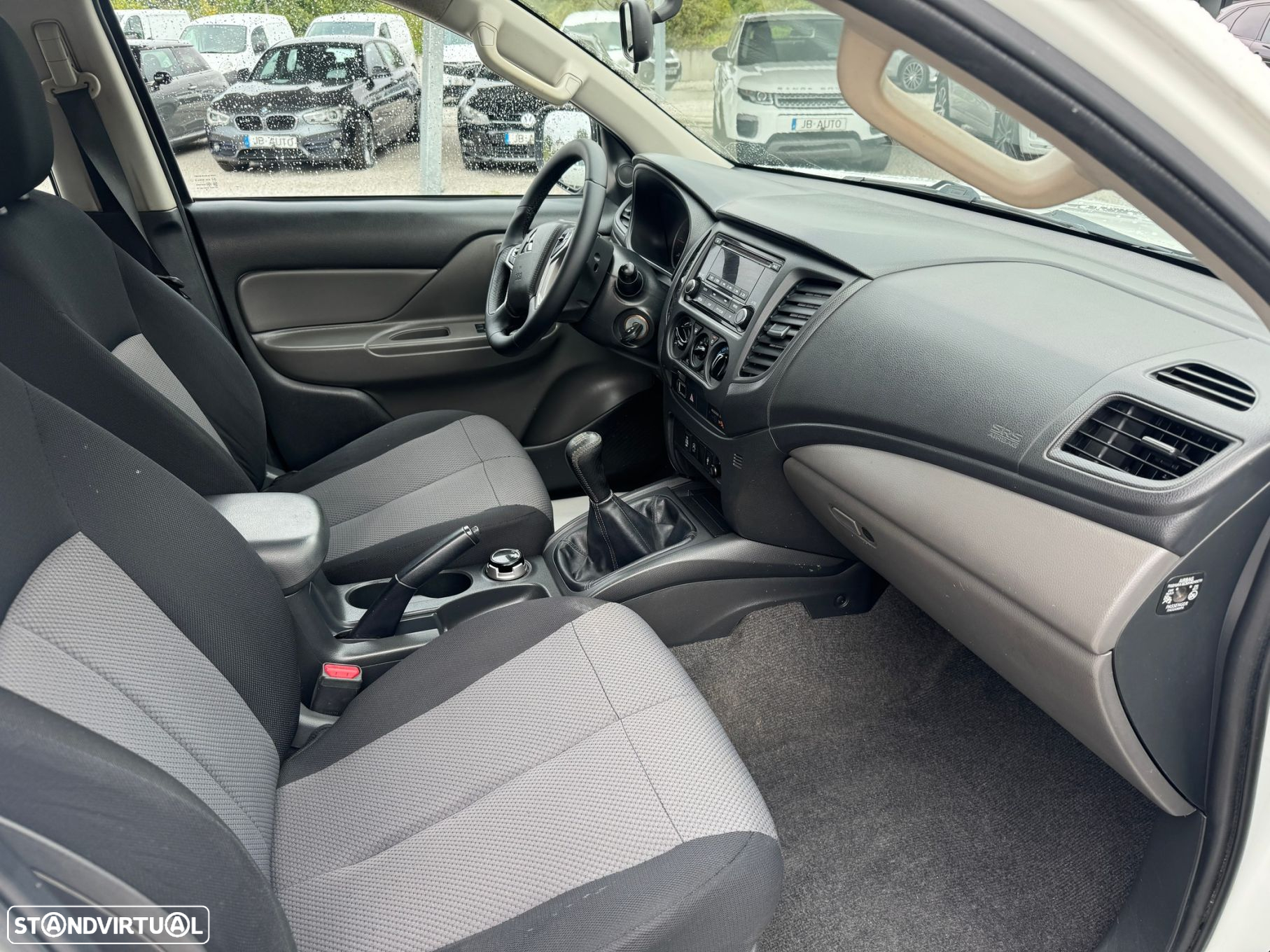 Mitsubishi L200 2.4 DI-D CD Invite 4WD - 10