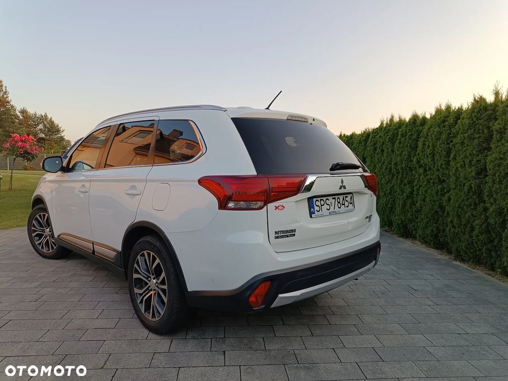 Mitsubishi Outlander 2.0 Intense + 4WD CVT - 8