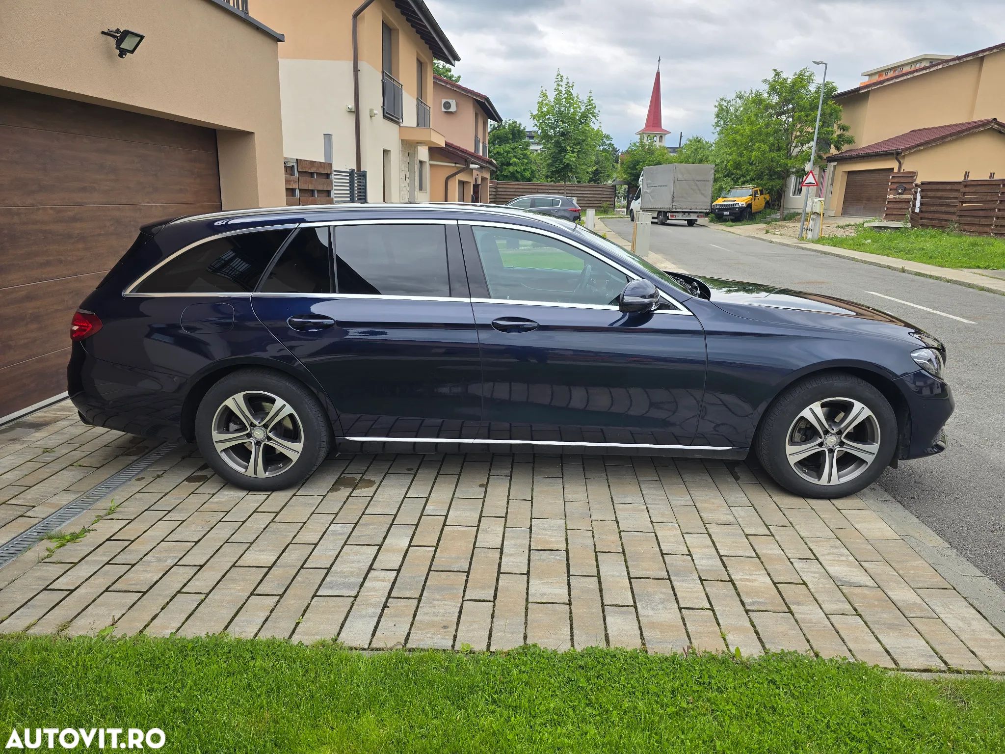 Mercedes-Benz E 220 d T 9G-TRONIC Avantgarde - 1