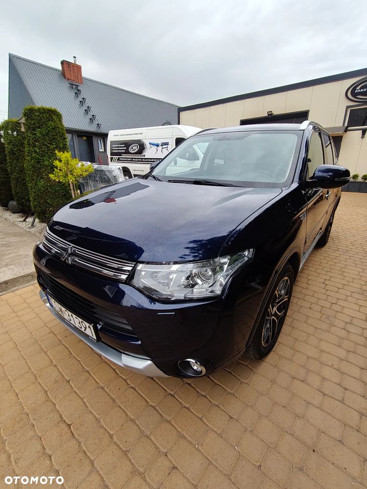 Mitsubishi Outlander - 1