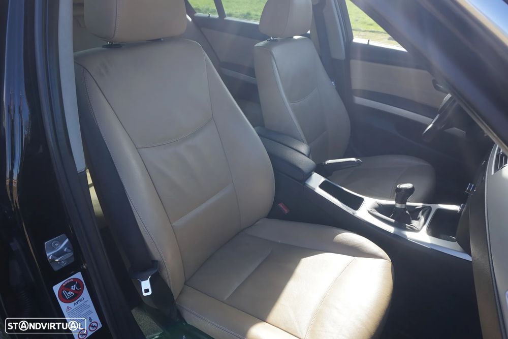 BMW 318 d Line Luxury - 17