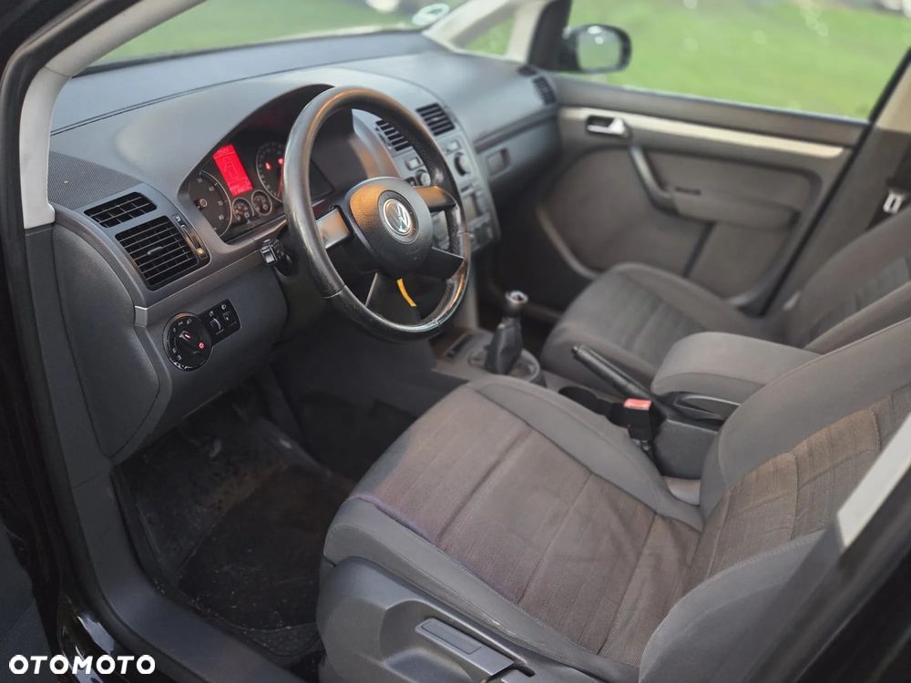 Volkswagen Touran - 8