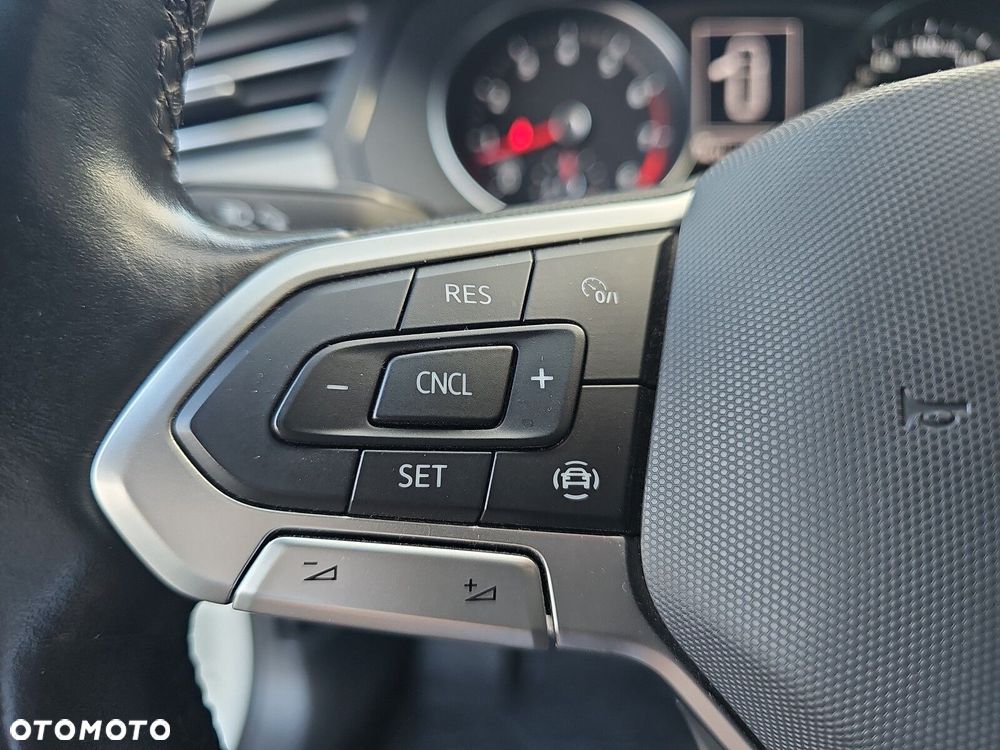 Volkswagen Passat - 14