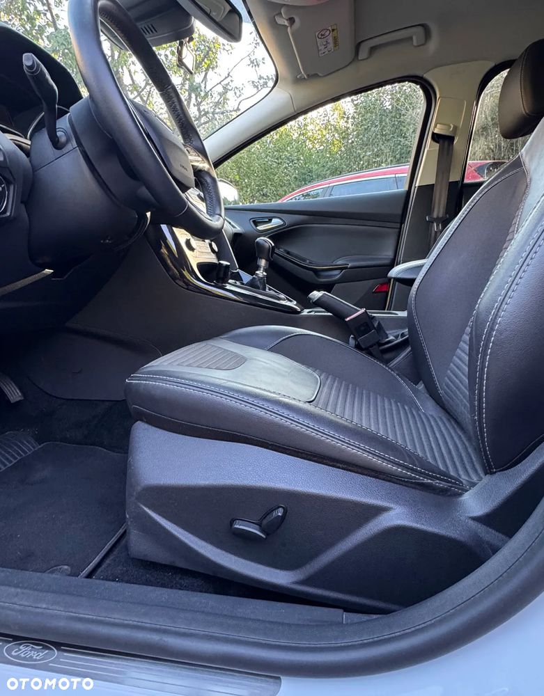 Ford Focus 1.5 EcoBoost ST-Line Business - 19