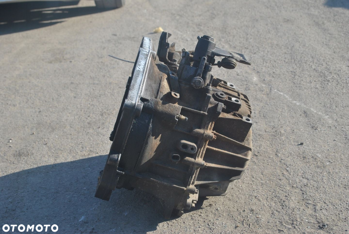 SKRZYNIA MANUALNA BIEGÓW OPEL ASTRA H III 1.9 CDTI M32 - 2