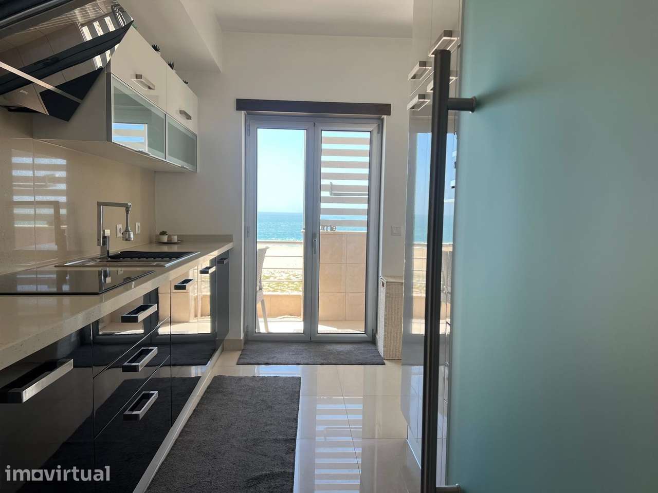 Apartamento T2 com garagem junto à praia | Nazaré - Grande imagem: 5/17