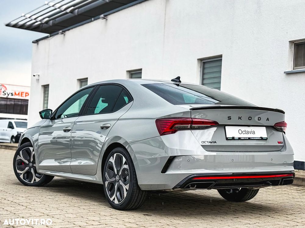 Skoda Octavia 2.0 TSI 265 CP DSG RS - 34
