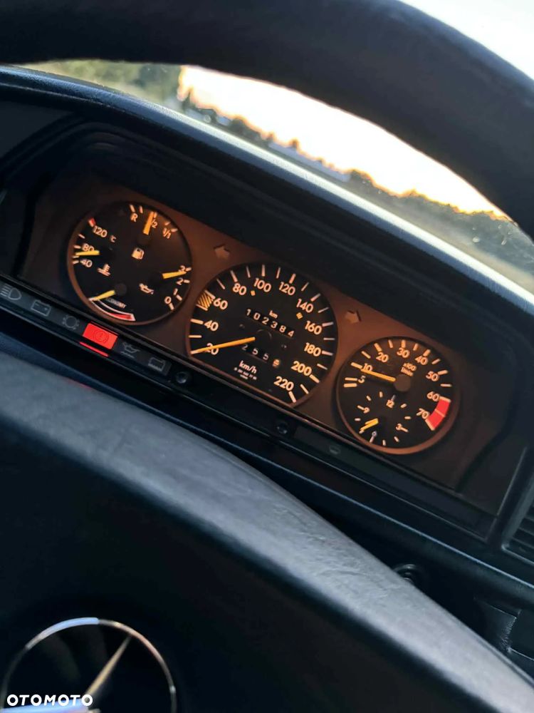Mercedes-Benz W201 (190) - 10