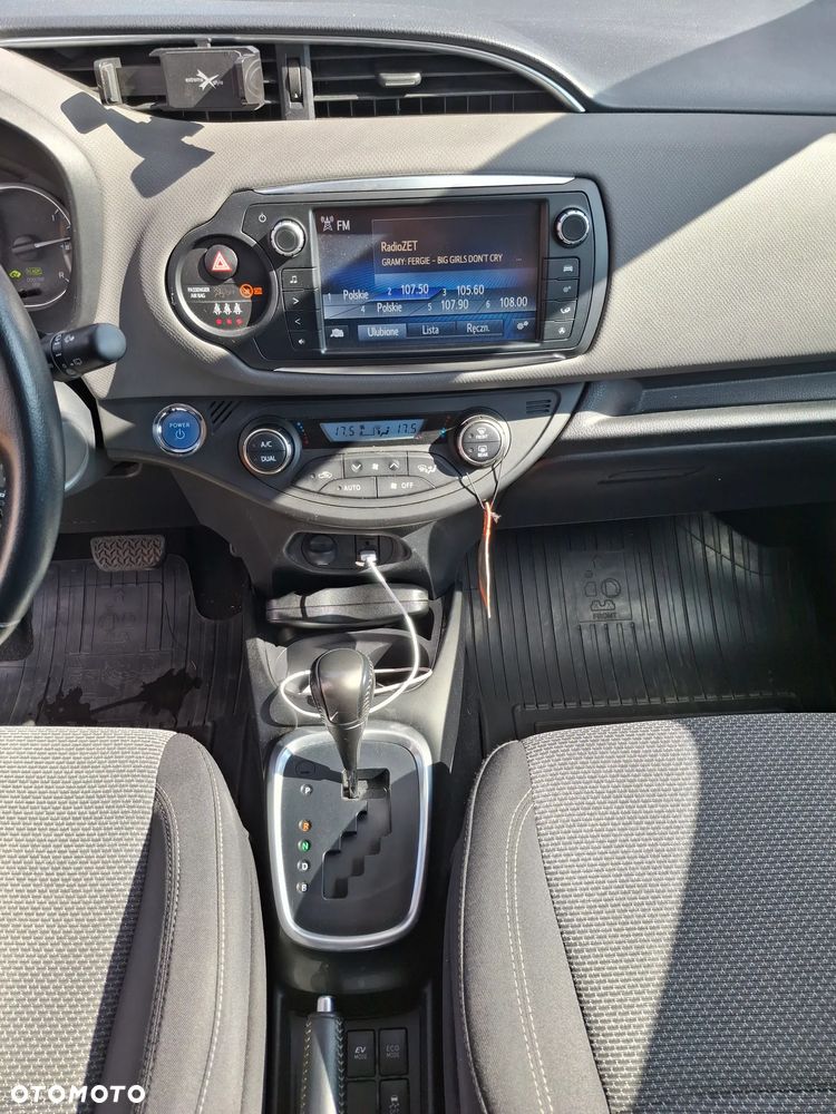 Toyota Yaris Hybrid 100 Dynamic EU6 - 8