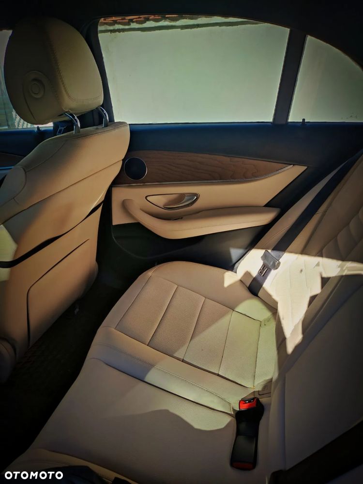 Mercedes-Benz Klasa E 220 d 4-Matic Business Edition 9G-TRONIC - 3