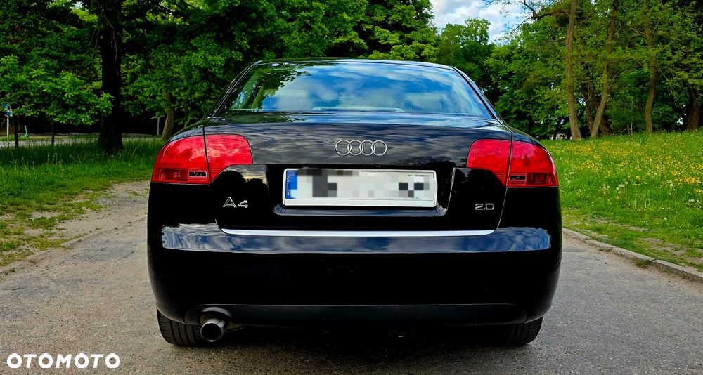 Audi A4 Limousine - 8