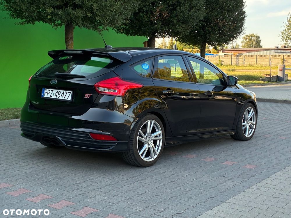 Ford Focus 2.0 EcoBoost ST - 10