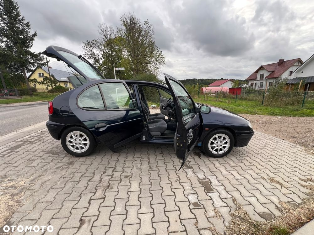 Renault Megane 2000 photo 2