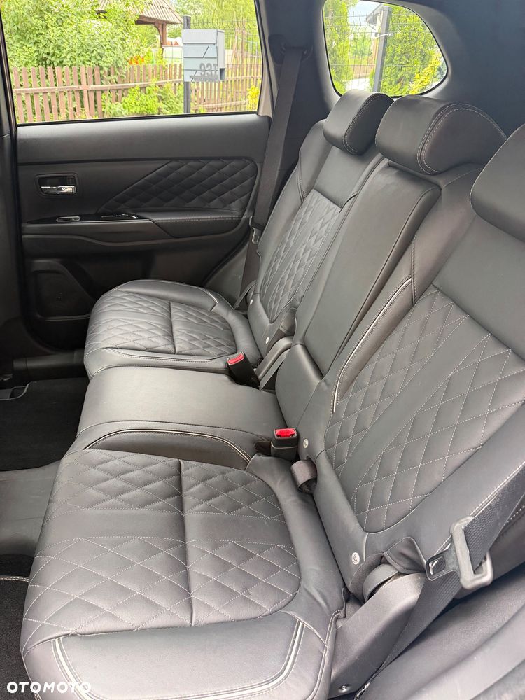 Mitsubishi Outlander 2.4 4WD Top - 30