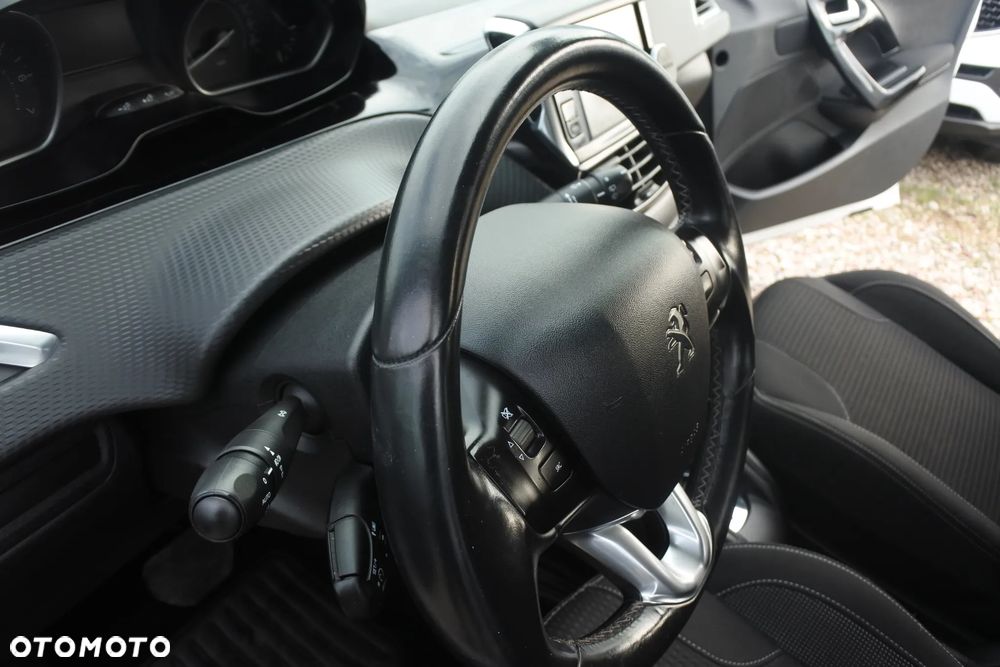 Peugeot 208 PureTech 110 Stop & Start EAT6 Allure - 20