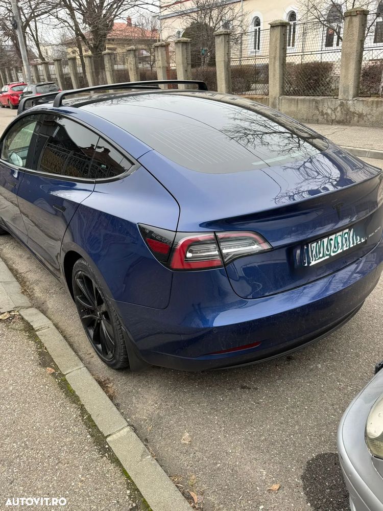 Tesla Model 3 - 4