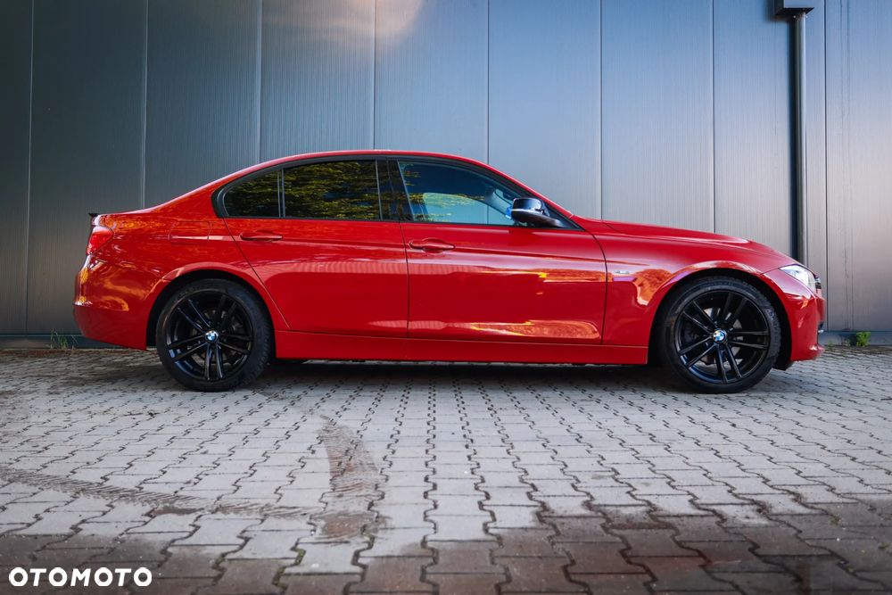 BMW Seria 3 320d DPF Edition Sport - 3