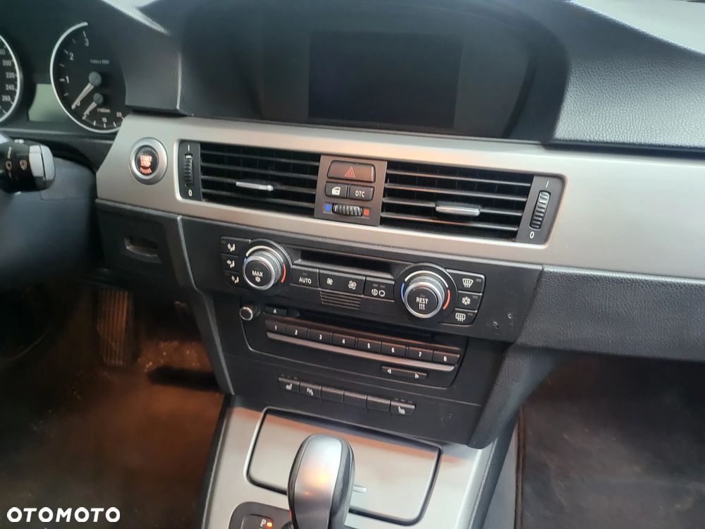 BMW Seria 3 318i - 10