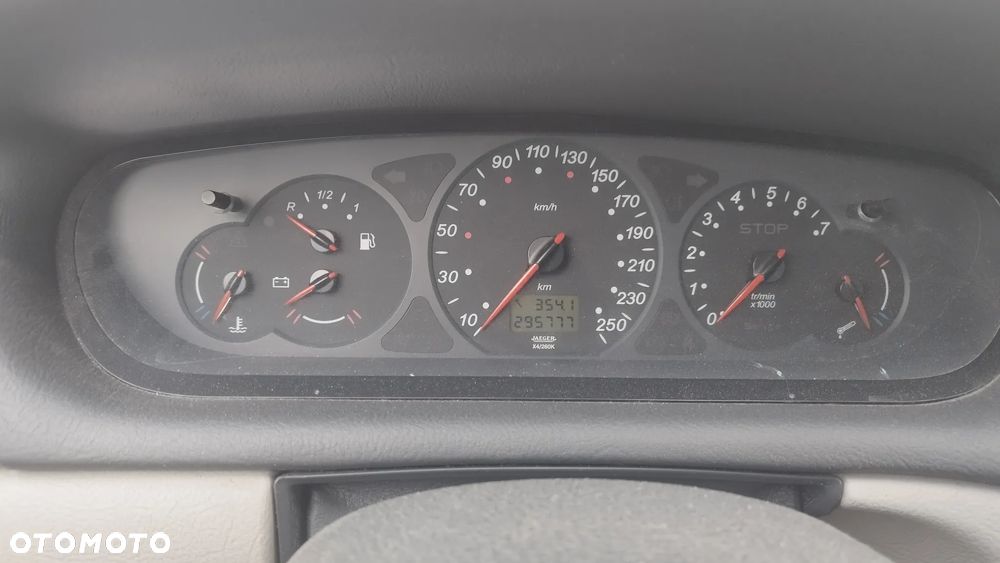 Citroën C5 2.0i 16V Prestige - 4
