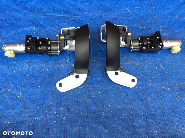 Audi Q7 4M Zawias Zawiasy Klapy Tył Prawy Lewy 4M0827300C 4M08272999C