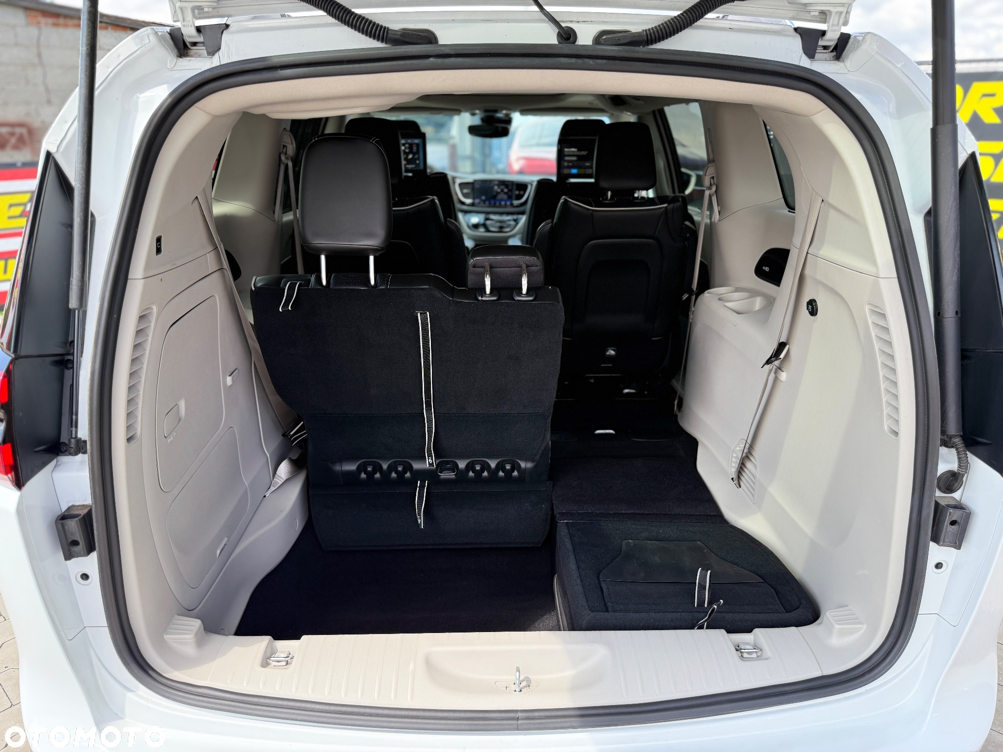 Chrysler Pacifica - 21