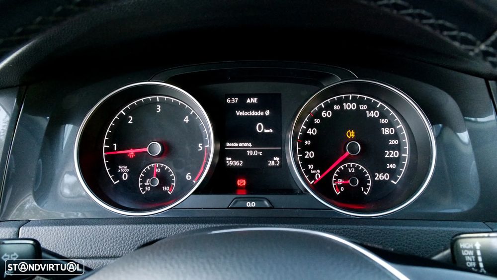 VW Golf 1.6 TDI R-Line - 33