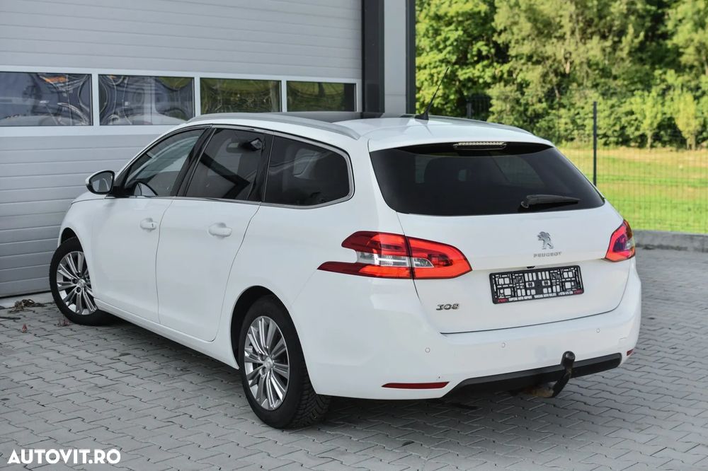 Peugeot 308 1.2 L PureTech Turbo S&S Allure Pack - 11