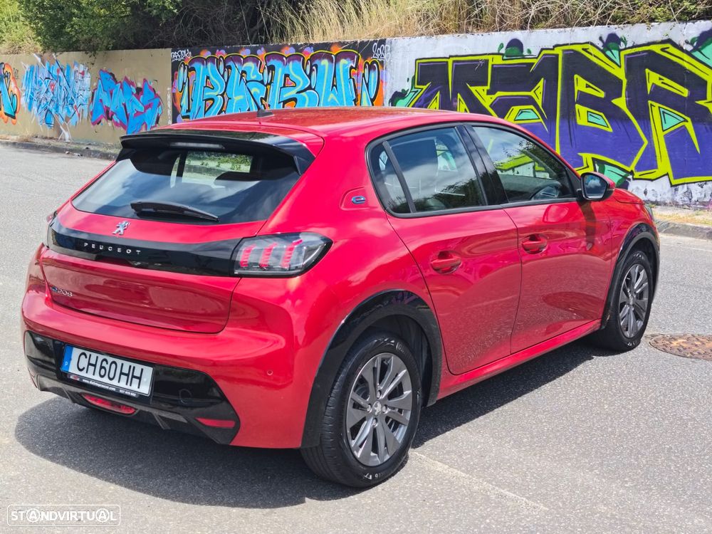 Peugeot e-208 Allure - 11