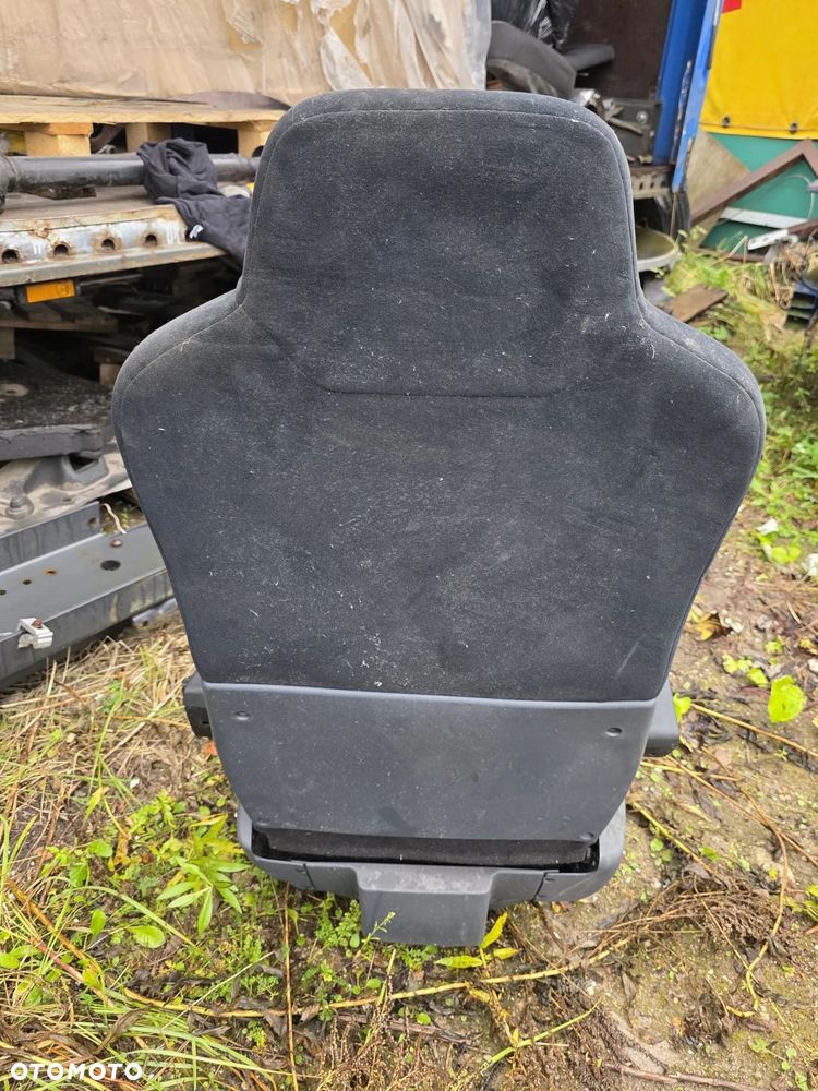 FOTEL PNEUMATYCZNY PRAWY ISIRI MAN TGX TGL - 4