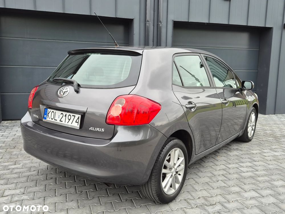 Toyota Auris 1.4 VVT-i Terra - 4